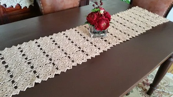 Caminho de Mesa em Crochê -1,25 cm x 30 cm