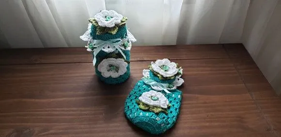 Capa para Potes em Crochê Verde Piscina com Flores Brancas - foto 2