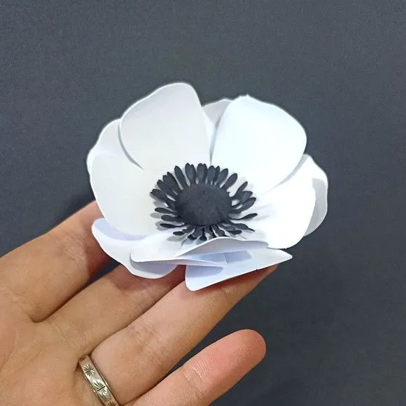 Flor Anêmona Branca em Papel Realista - foto 3