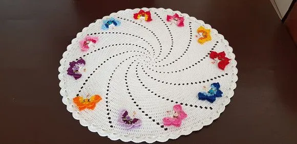 Centro de Mesa em Crochê Dança das Borboletas 60 cm - foto 4