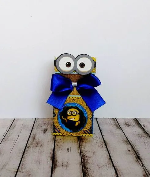 Caixa meia bala Minions - artesanato de Fina Essência Papelaria Personalizada