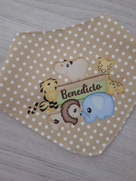 Babador bandana Safari Baby - artesanato feito à mão por Innovare Studio