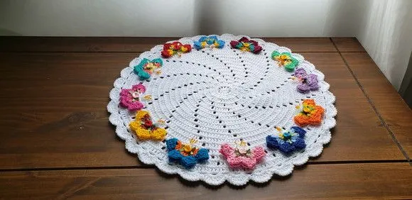 Centro de Mesa em Crochê Mini Borboletas (40 cm Diâmetro) - foto 2