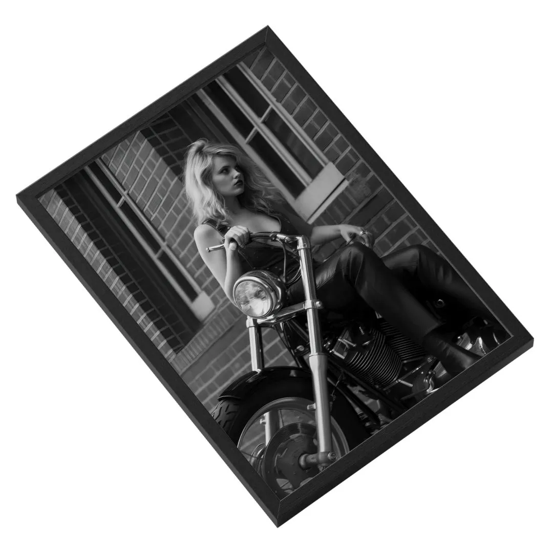 Quadro Mulher em Motocicleta Preto e Branco A3 - foto 2