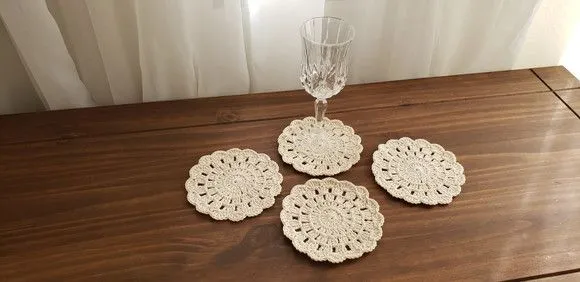 Descanso de Copos em Crochê - Cru (4 Unidades) 12 cm