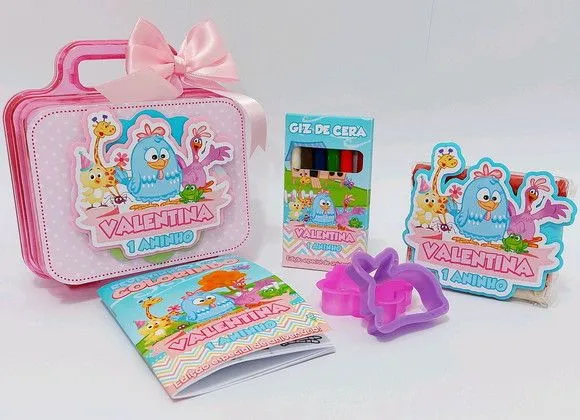Maleta Galinha Pintadinha Personalizada - feito à mão por Mi Papelaria Criativa