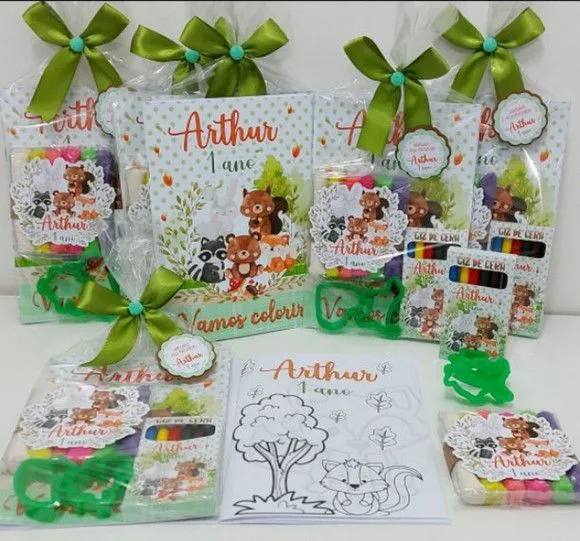 Revista Colorir Bosque Personalizada - feito à mão por Mi Papelaria Criativa