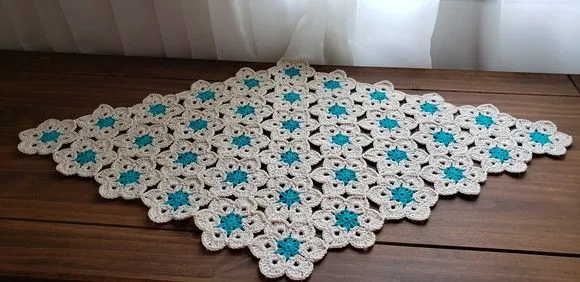 Centro de Mesa Crochê Mini Flor (cru/tifani) - foto 3