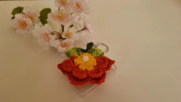 Chaveiro Florzinha em Crochê Telha (lembrancinha) - artesanato de Mari Crochê feito com carinho!