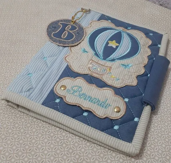 Capa pra caderneta de vacinas - artesanato feito à mão por Ateliê cantinho do bebê
