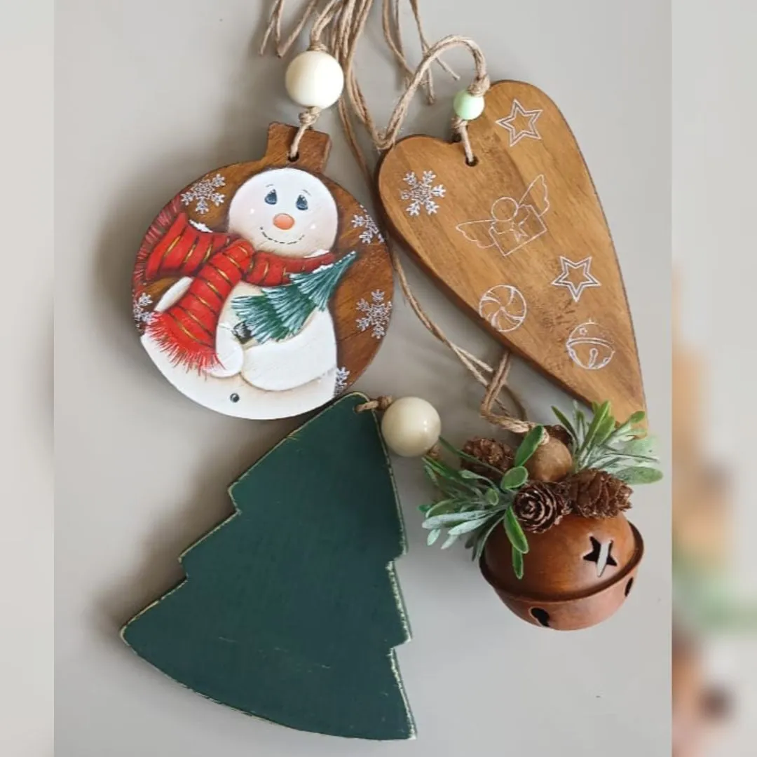Pendente Boneco de Neve Fraternidade - artesanato de Flor Seca Casa e Ambiente