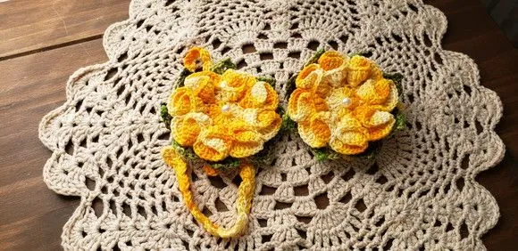 Par de Prendedores de Cortinas - Flor Amarela com Pérola - foto 3
