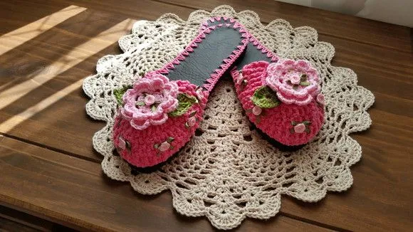 Chinelo de Quarto em Crochê - Flor Ipê - Número 38 - foto 4