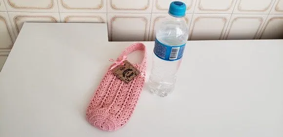 Capa para Garrafinha de Água Mineral 500 ml Crochê Pêssego - foto 4