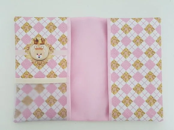Capa para caderneta de vacinação - artesanato feito à mão por Innovare Studio