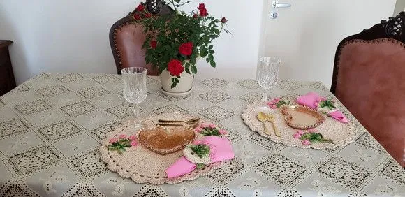 Sousplat em Crochê Sobremesa Buquê de Tulipas (02 Pessoas)