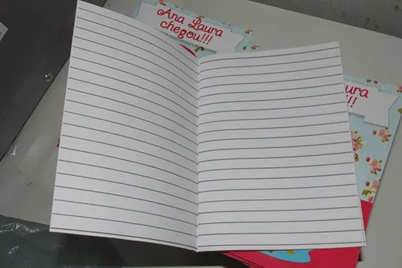 30 caderninhos + 30 toppers docinhos + topo bolo