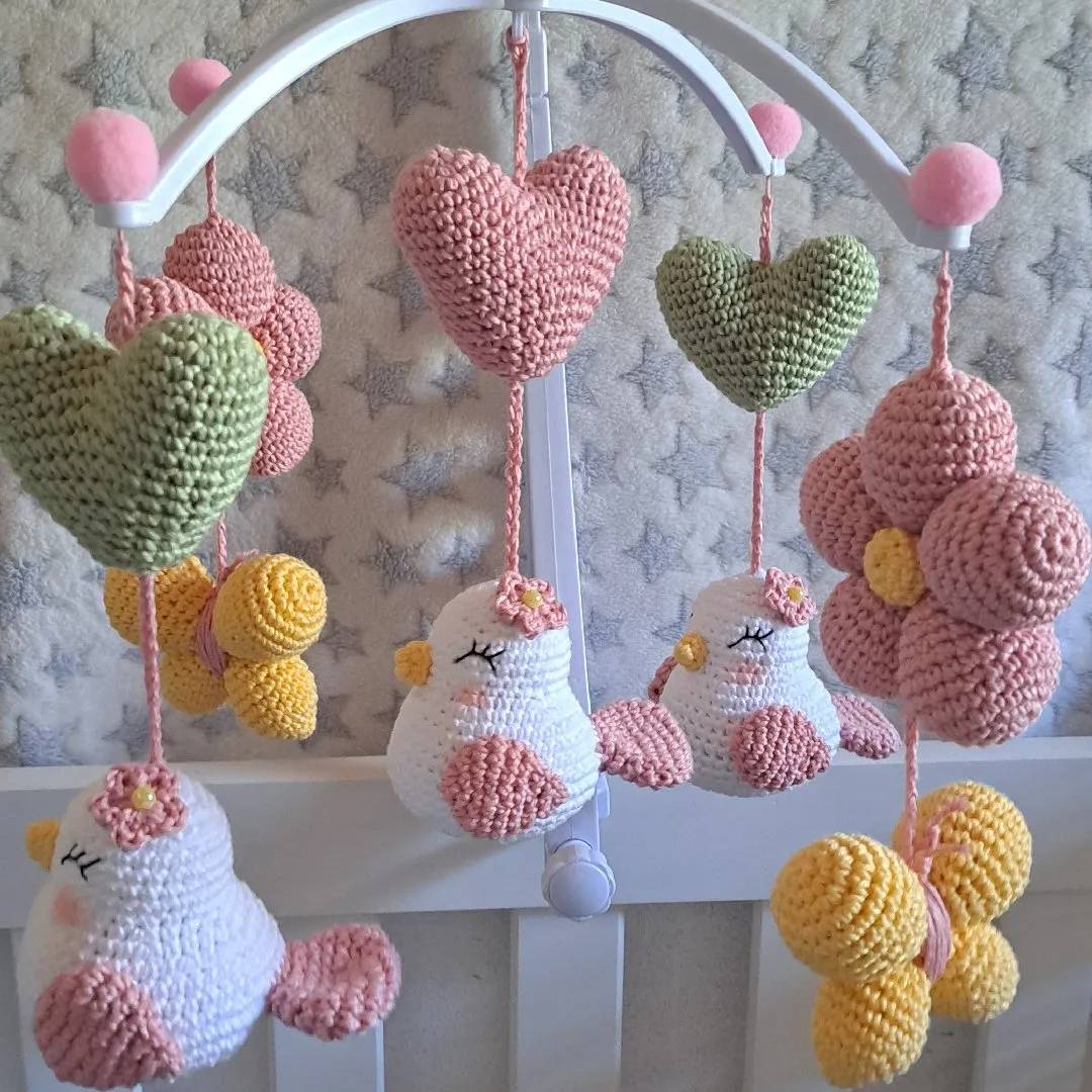 Móbile pássaros amigurumi - artesanato feito à mão por Arlete Santos Art crochê