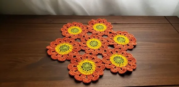 Toalhinha de Crochê Flor Japonesa (30 cm x 30 Cm) Telha - foto 4