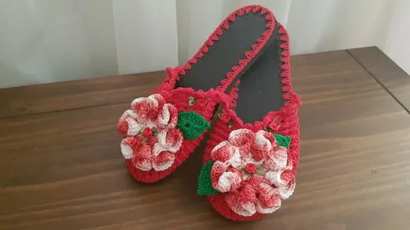 Chinelo de Quarto em Crochê Flor Camélia Número 36 - foto 2