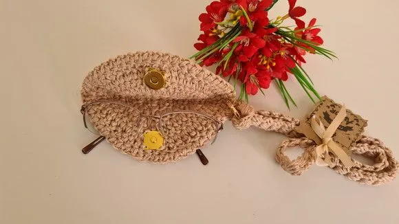 Porta Óculos em Crochê Amêndoa - foto 4