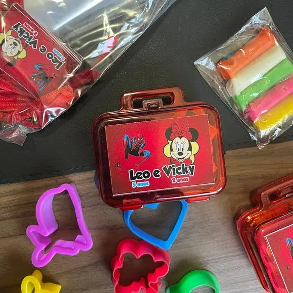 Maletinha Minnie e Homem Aranha Modelar Personalizada - feito à mão por Mi Papelaria Criativa