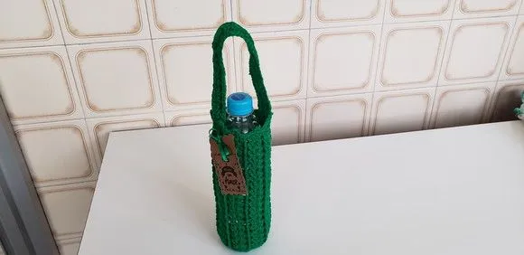 Capa para Garrafinha de Água Mineral 500ml Verde Folha