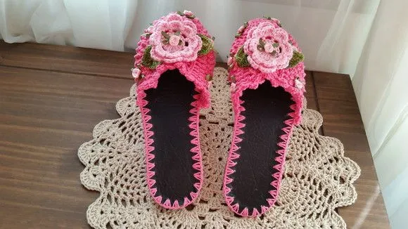 Chinelo de Quarto em Crochê Flor Ipê Número 36 - foto 5