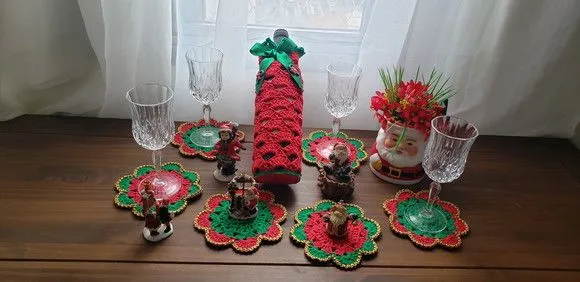 Porta Garrafa de Vinho em Crochê + Porta Taças (natal)