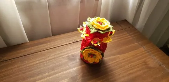 Capa para Potes em Crochê Vermelho com Flores Amarelas - foto 5