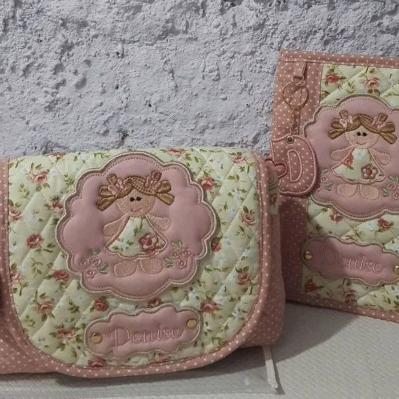 Porta fralda e porta cartão de vacinas - artesanato feito à mão por Ateliê cantinho do bebê