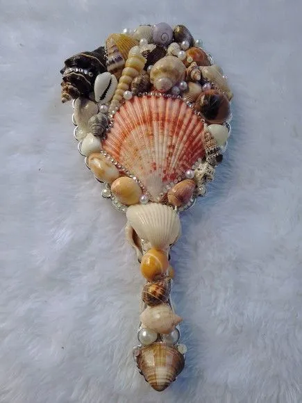 Espelho da Sereia em Conchas Naturais 25cm Alt