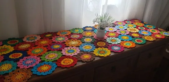 Trilho de Mesa em Crochê - Flores Japonesas (2,60 cm )