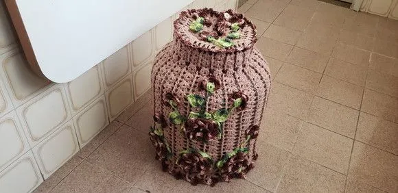 Capa Crochê para Botijão com Flores - foto 3