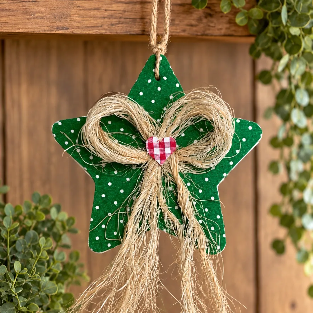 Estrela de madeira para pendurar (enfeite de Natal) - artesanato feito à mão por Podentrar