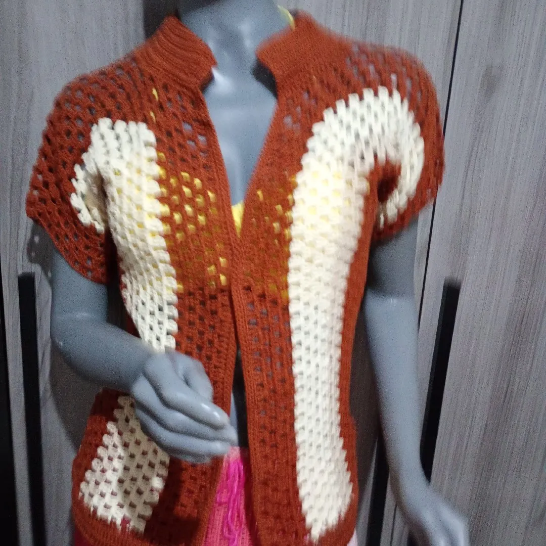 camisa em croche caio anne - artesanato de Joceli Cristina