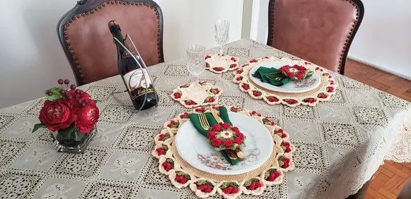 Kit Sousplat em Crochê Motivo Framboesa (02 Pessoas)