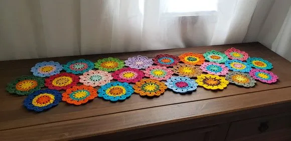 Trilho de Mesa em Crochê - Flores Japonesas (1 Metro) - foto 2