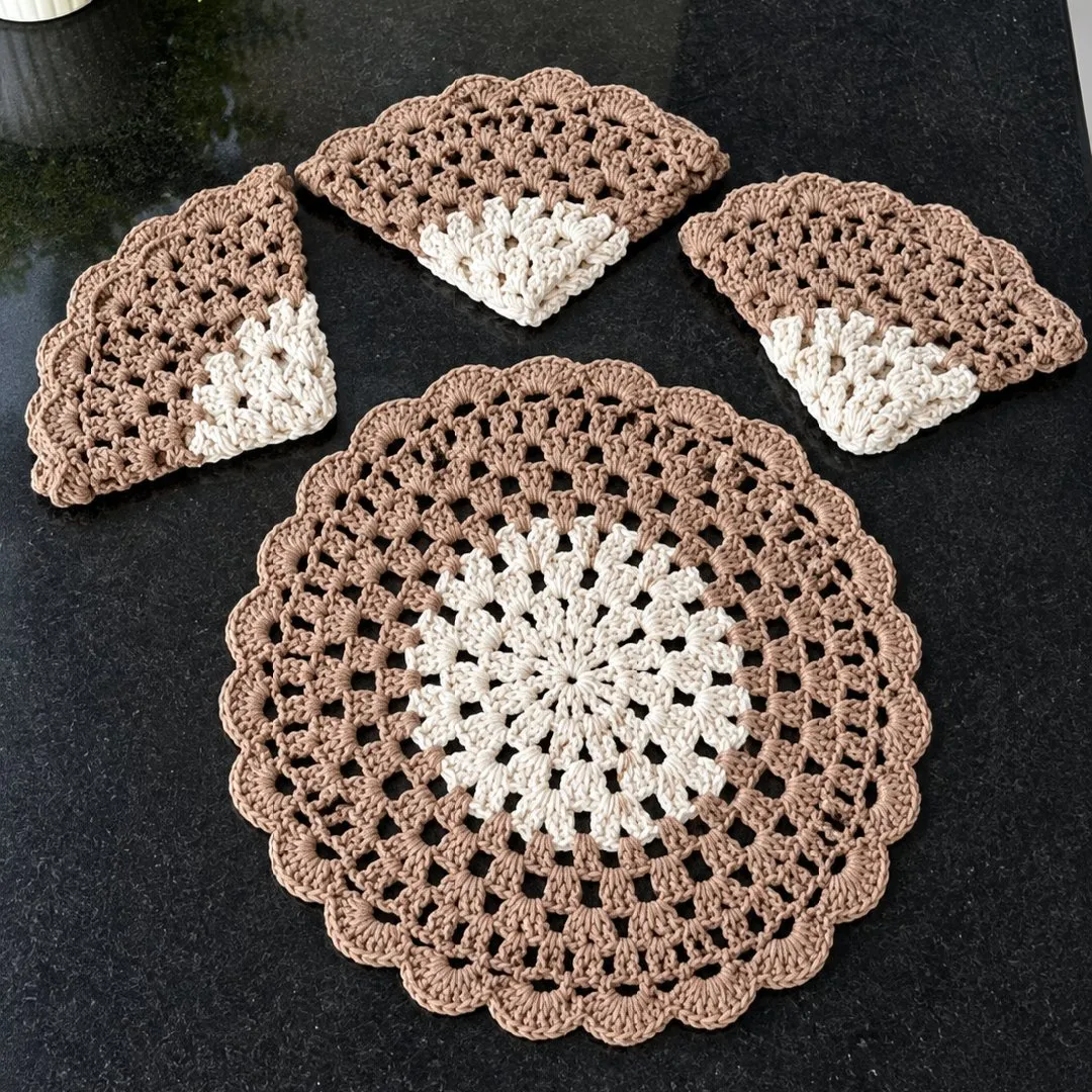 Jogo de Sousplat de Crochê 4 Peças Artesanal Mesa Posta - artesanato feito à mão por Encanto em Crochê