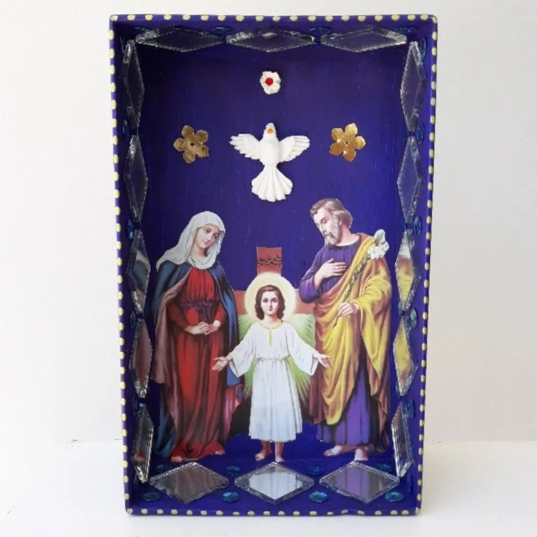 Relicário Sagrada Familia Roxo - artesanato de Estudio Bananeira