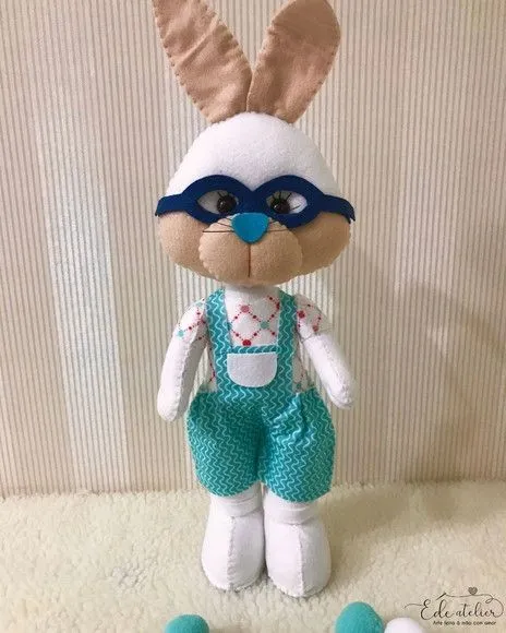 Coelho de Páscoa em pé Feltro 40cm
