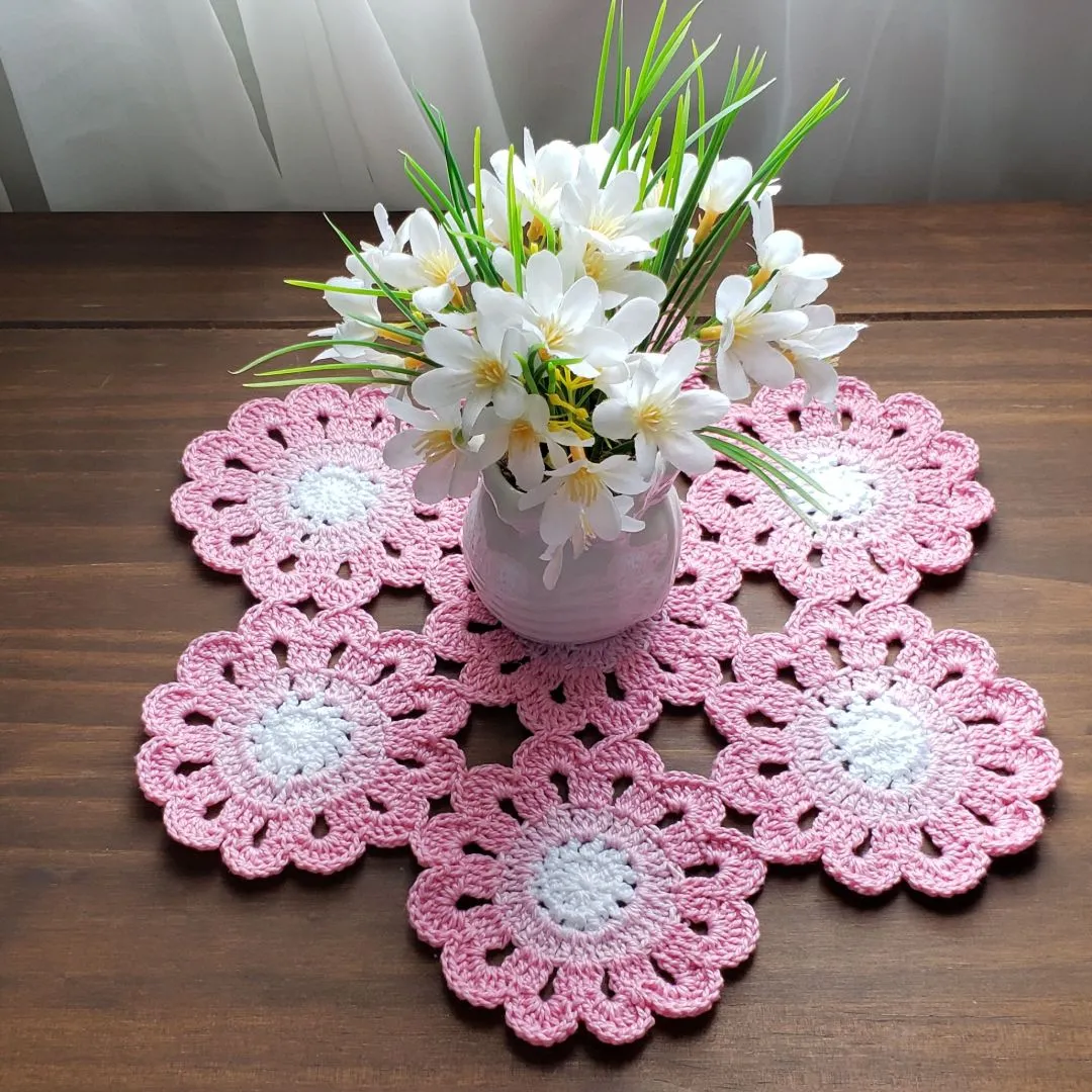 Toalhinha de Crochê Flores Japonesa Rosa com Branco - artesanato de Mari Crochê feito com carinho!