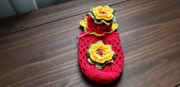 Capa para Potes em Crochê Vermelho com Flores Amarelas - foto 4