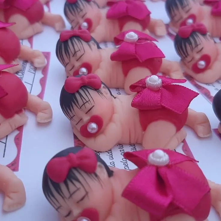 lembrancinha de maternidade menina fofinha biscuit kit c/20 - artesanato feito à mão por Primeira Lembrança