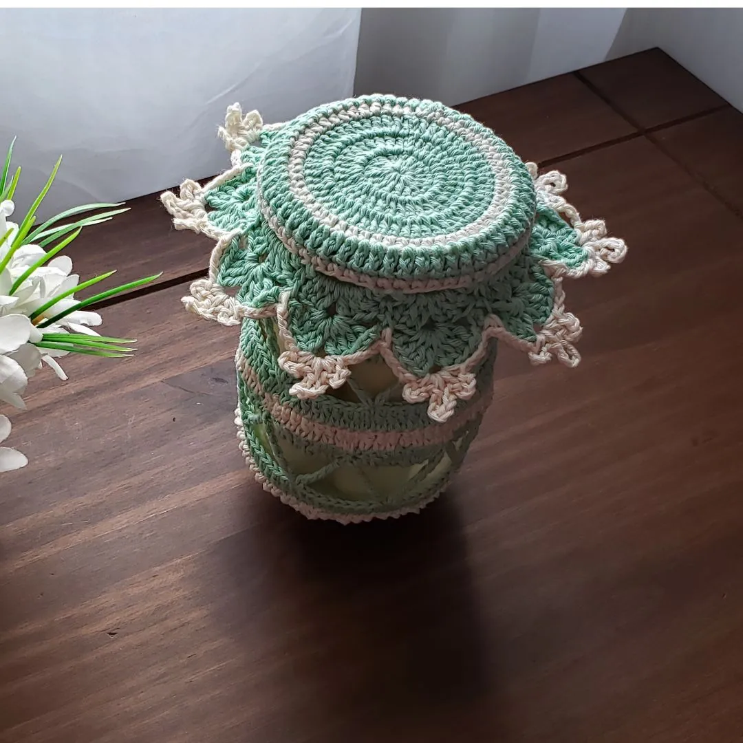 Capa para Potes de Vidro em Crochê - Verde Água e Cru - artesanato de Mari Crochê feito com carinho!