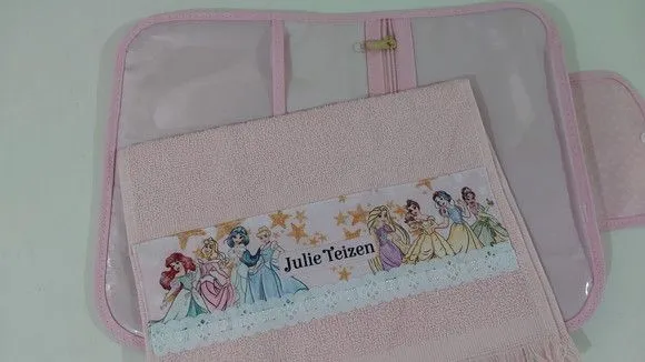 Necessaire para Kit Higiene - Princesas Aquarela - foto 2
