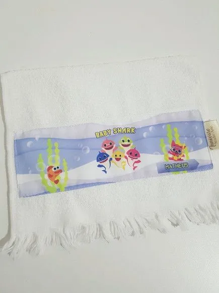 Toalha de mão personalizada Baby Shark - artesanato feito à mão por Innovare Studio