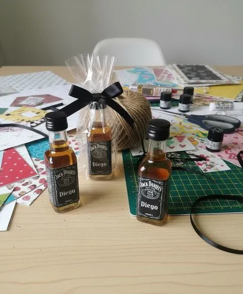 Garrafinha Whisky - Personalizada - artesanato feito à mão por Mi Papelaria Criativa