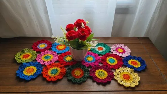 Trilho de Mesa em Crochê Flores Japonesa (64 cm x 30 Cm) - foto 5