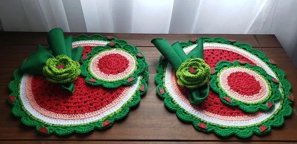Kit Sousplat Melancia 6 Peças - artesanato de Mari Crochê feito com carinho!